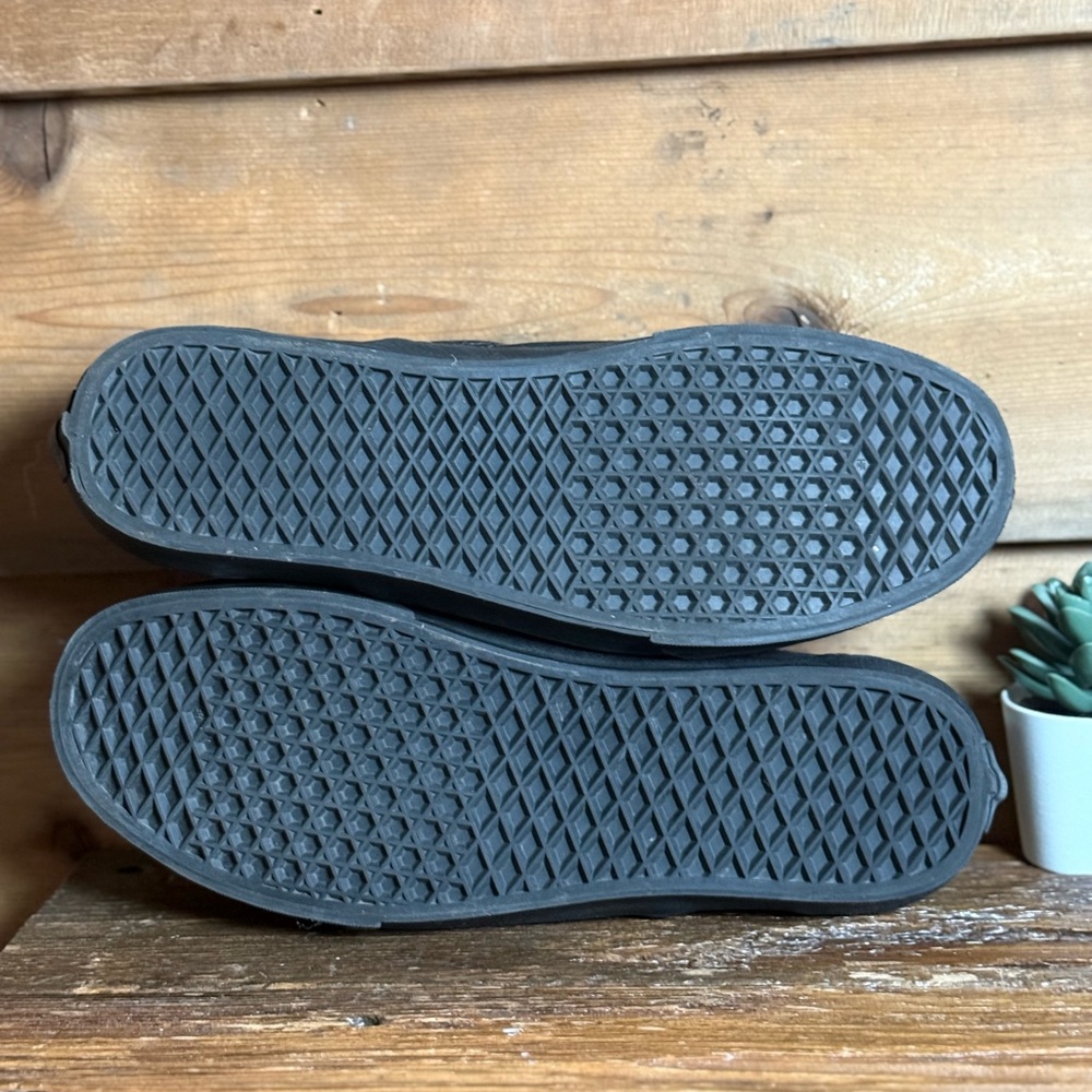 VANS x Star Wars "Darth Vader" Classic Slip-On Sneakers - Picture 8 of 8